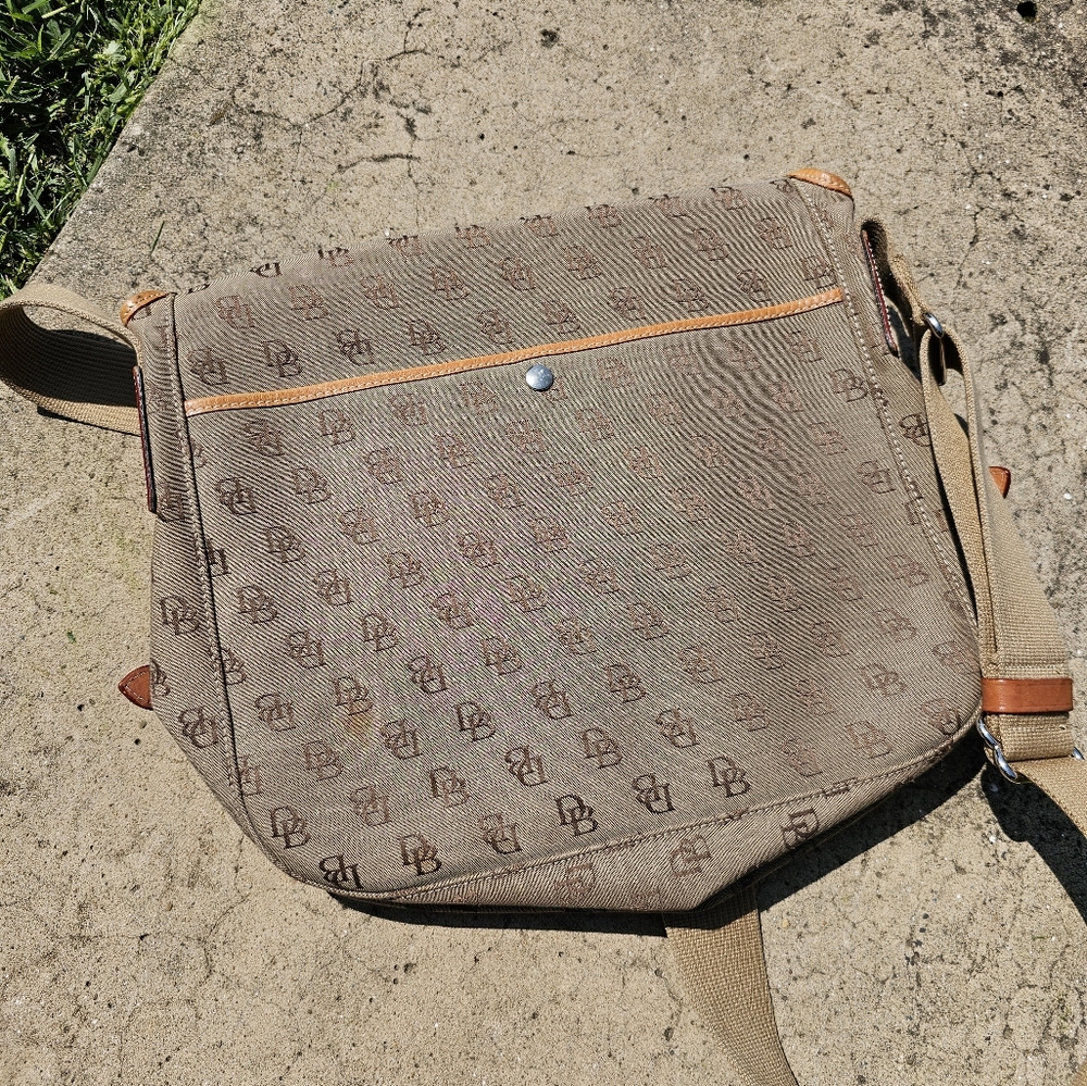 Dooney & Bourke Cabriolet Monogram tan canvas leather flap messenger crossbody - Picture 5 of 15